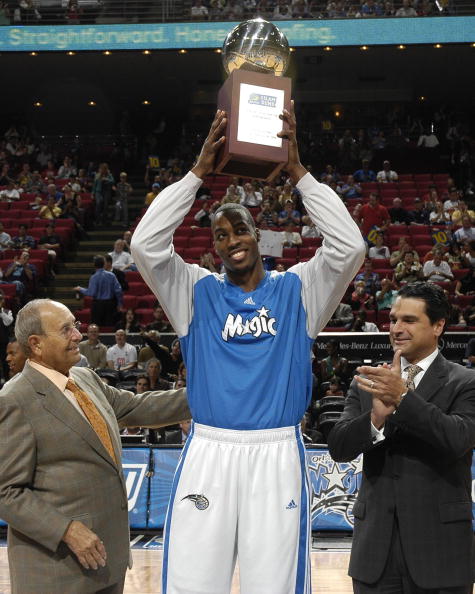 前队友：曾和马拉多纳开车出行，交警把我们拦住只为和他合影（马拉多纳前队友：与他驾车外出曾被交警拦停只为合影）