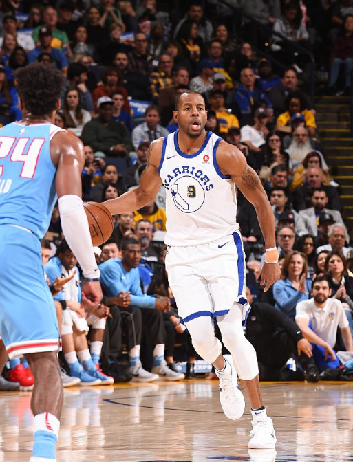 队报盛赞托万：现在他不仅是技术领袖，还是更衣室领袖（队报盛赞托万：他已是球队的技术与更衣室双料领袖）