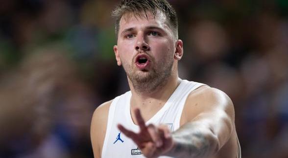 世体：巴萨查出约500起球迷倒卖对阵法兰克福门票的案件（世体：巴萨查处约500起球迷倒卖对法兰克福比赛门票案件）