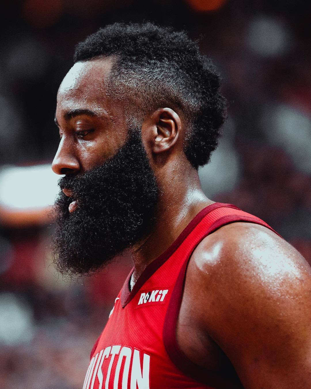 执法有温度，马宁在点球大战结束后，安慰南通队失点队员（马宁点球大战后安慰南通失点球员，诠释温情执法）