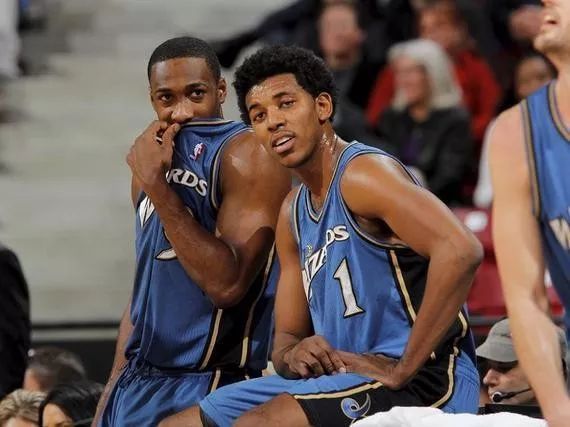 梅西终于发布澄清解释视频，毫无诚意再次惹怒球迷（梅西发布澄清视频，被质疑诚意不足再度激怒球迷）