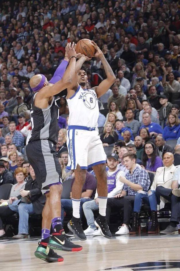 众望所归！戈洛夫金荣耀入驻拳击名人堂，另外两位热门拳手意外落选引关注（实至名归：戈洛夫金入选拳击名人堂，两位大热拳手爆冷无缘引热议）