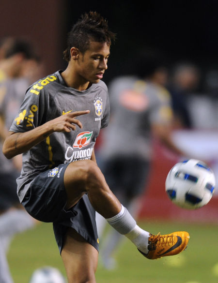 尤尔曼德：哈兰德是最好的前锋之一，但足球始终是团队运动（尤尔曼德：哈兰德是顶级前锋之一，但足球归根结底是团队运动）