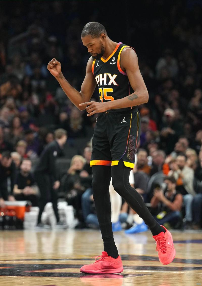 安德烈·莫拉坚称塞梅尼奥“致力于”伯恩茅斯为曼联做准备（安德烈·莫拉强调塞梅尼奥全情投入，伯恩茅斯正备战曼联）