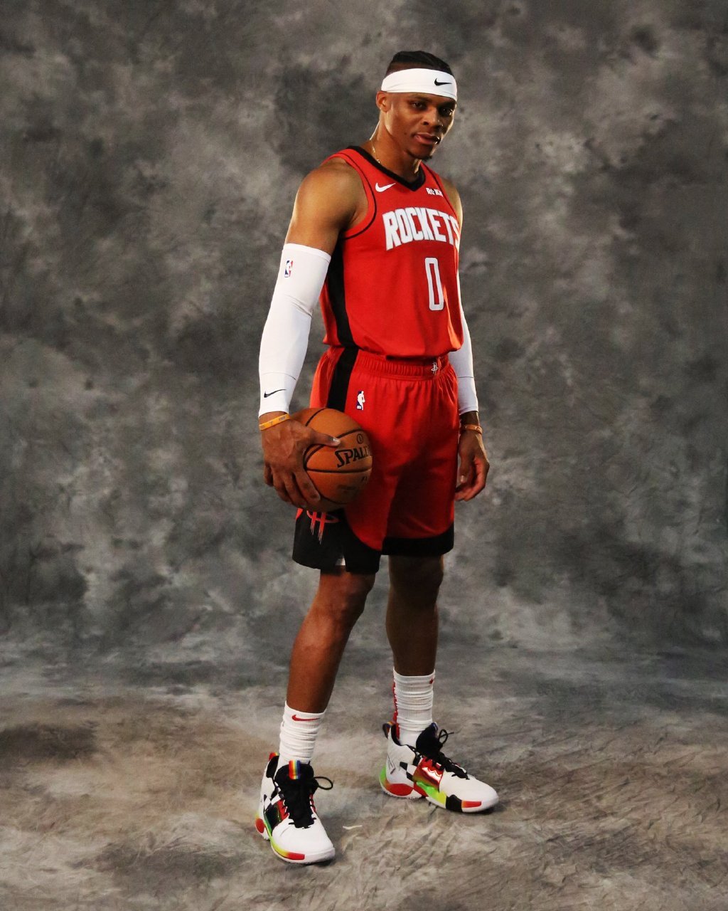 篮球CBA赛场出现精彩扣篮（CBA赛场上演震撼扣篮秀）