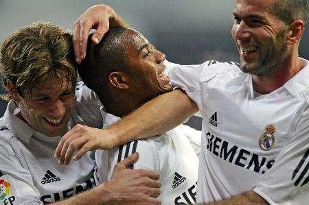 巴蒂：劳塔罗和小蜘蛛可以一起上，但其中一人必须做出牺牲（巴蒂：劳塔罗与小蜘蛛可同场，但需一人为团队让步）