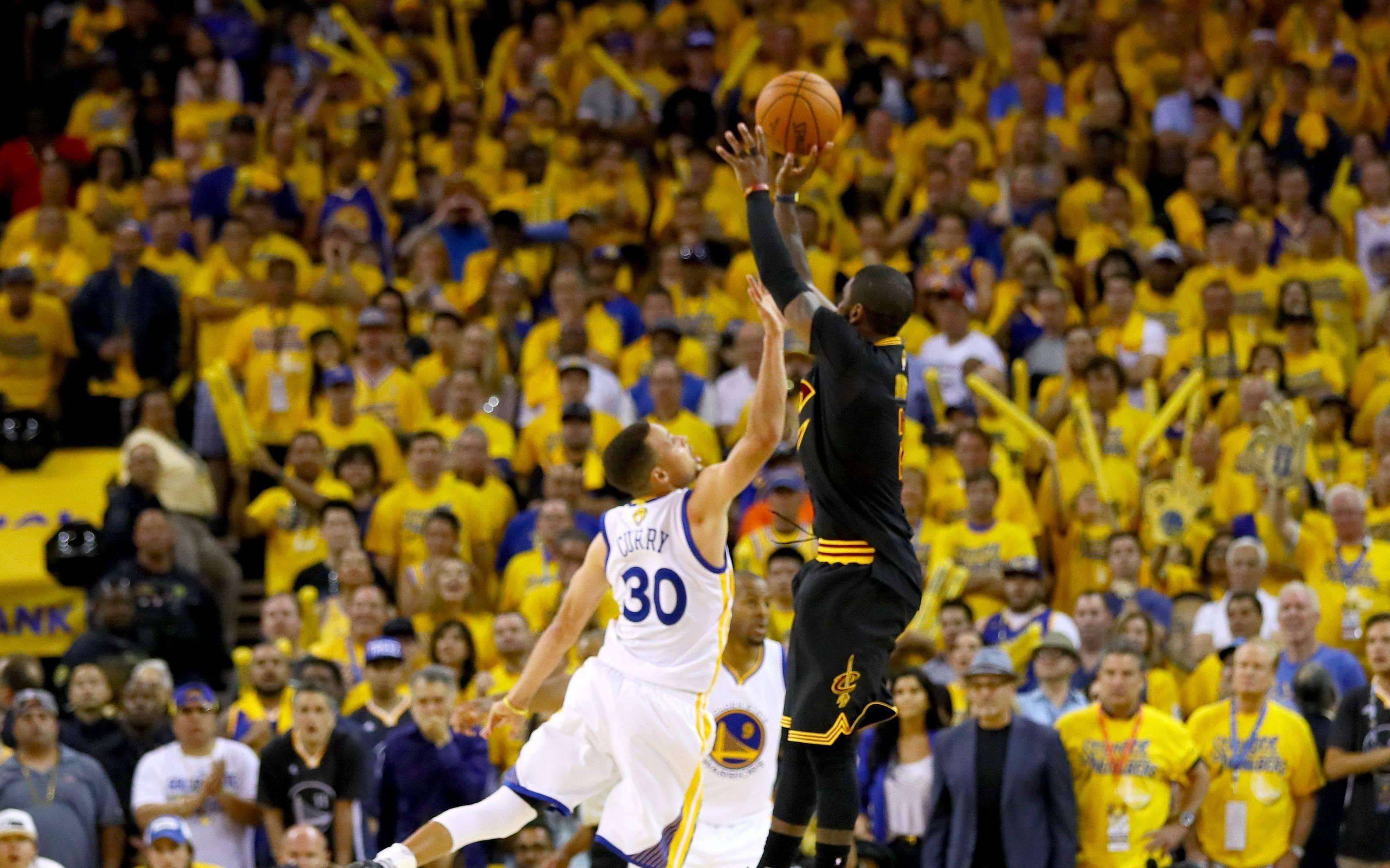 一场3-1!首个决赛席位诞生,兄弟合砍40分！这一刻，他们等了55年（3-1晋级！首张决赛门票到手，兄弟合砍40分，55年等待终结）