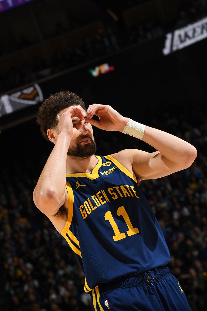 魔术主帅谈生病离场：我感觉头晕目眩，对阵绿军可以正常指挥（魔术主帅谈病退：曾头晕目眩，战凯尔特人照常指挥）